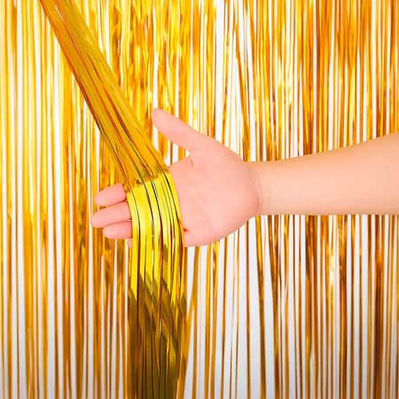 cortina-metalizada-dourada-lojas-brilhante